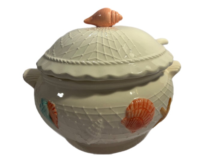 Vintage Sea Catch Hi-Mark White Ceramic Seashell Starfish Soup Tureen Ladle | Pastels White | Coastal Grandma | Beach motif