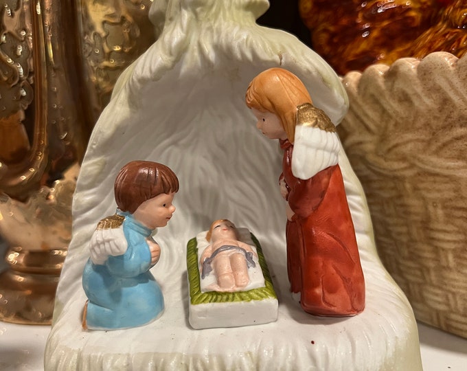 Vintage | Angels Baby Jesus | Music Box | Wind Up |  Ceramic Christmas Figurine | Artmark