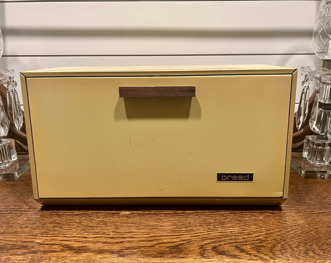 Vintage Mid Century Metal Lincoln Beautyware Bread Box With Shelf