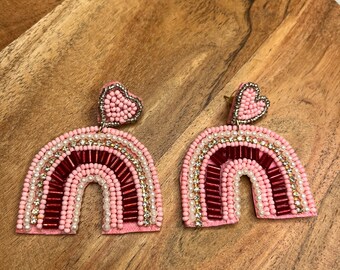 Pendientes de arcoíris con corazón rosa de San Valentín