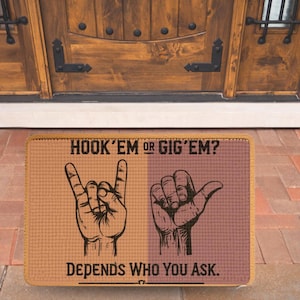 House Divided Texas Doormat, Hook ’Em vs Gig ’Em Rubber Welcome Mat, Longhorn Aggie Rivalry Gift, Indoor Outdoor College Football Dorm Decor