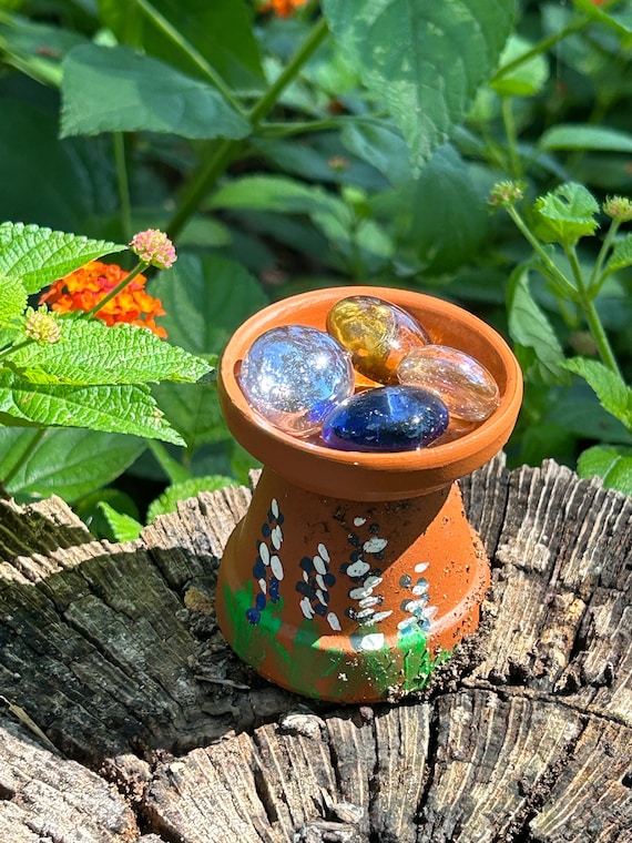 Bee Fountain for Flower Beds Bushes Potted Plants, Handpainted