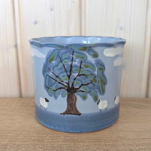 Vaso de cerâmica Marei Keramik, paisagem com ovelhas e árvores, Alemanha, década de 1970, cerâmica azul-acinzentada, estilo meados do século XX.