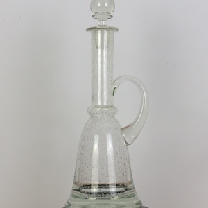 Rare glass decanter - thick bottom - bubbles - mouth blown - 0,8l - Vintage