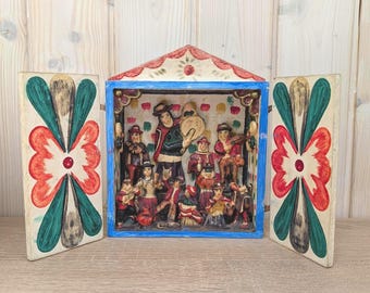 Retablo peruano de arte popular, escena de músicos, estilo Ayacucho, pintado a mano, década de 1970.