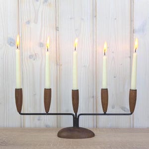 Candelabro a 5 bracci Lüthje Denmark, in teak, ferro e ottone, stile scandinavo moderno, anni '60.