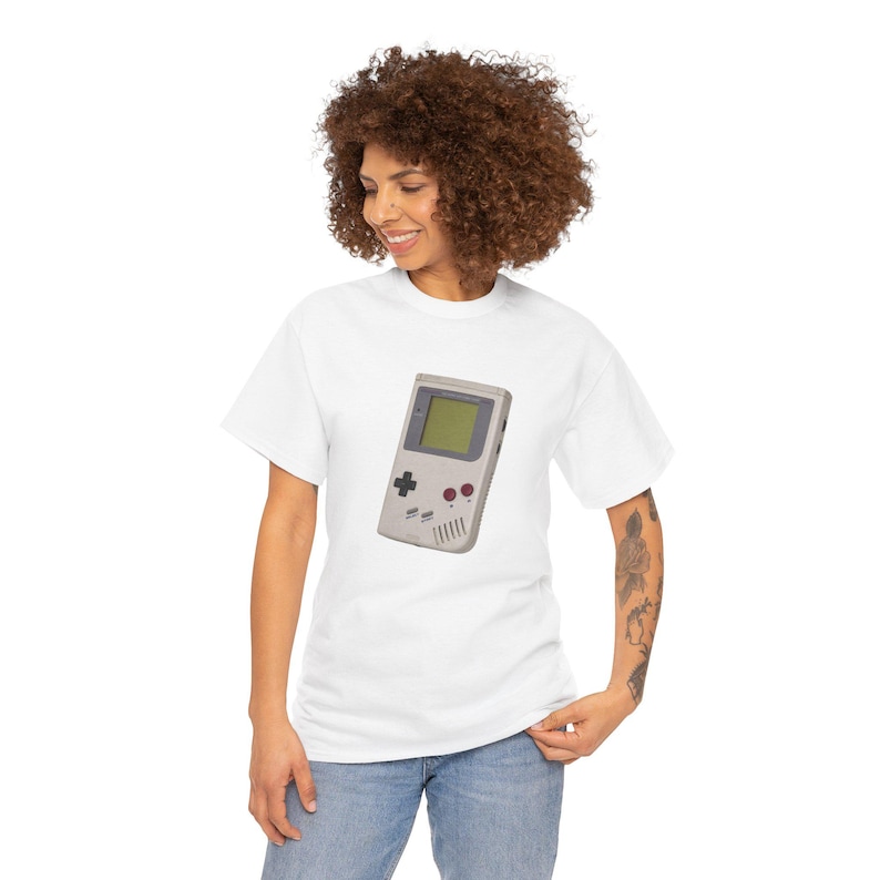 Maglietta con grafica di console portatile retrò / Maglietta con grafica di videogiochi vintage immagine 1