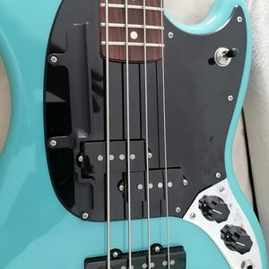 Fender Mustang Bass Thumb Rest