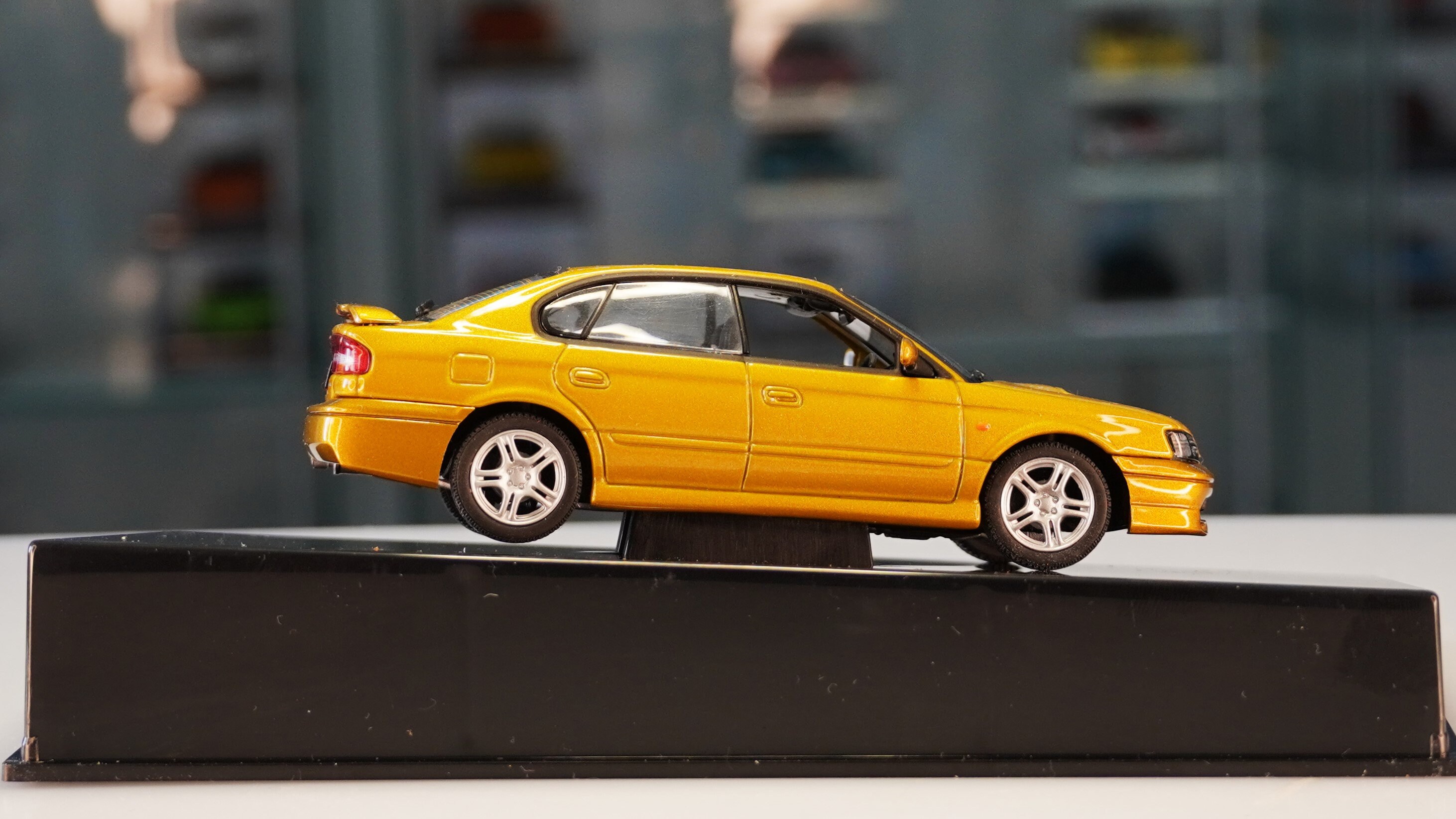 オートアート 1/43 レガシィB4 '99 ゴールド ダイキャスト製 完成品 Subaru Legacy B4 - Autoart 1:43 - Etsy