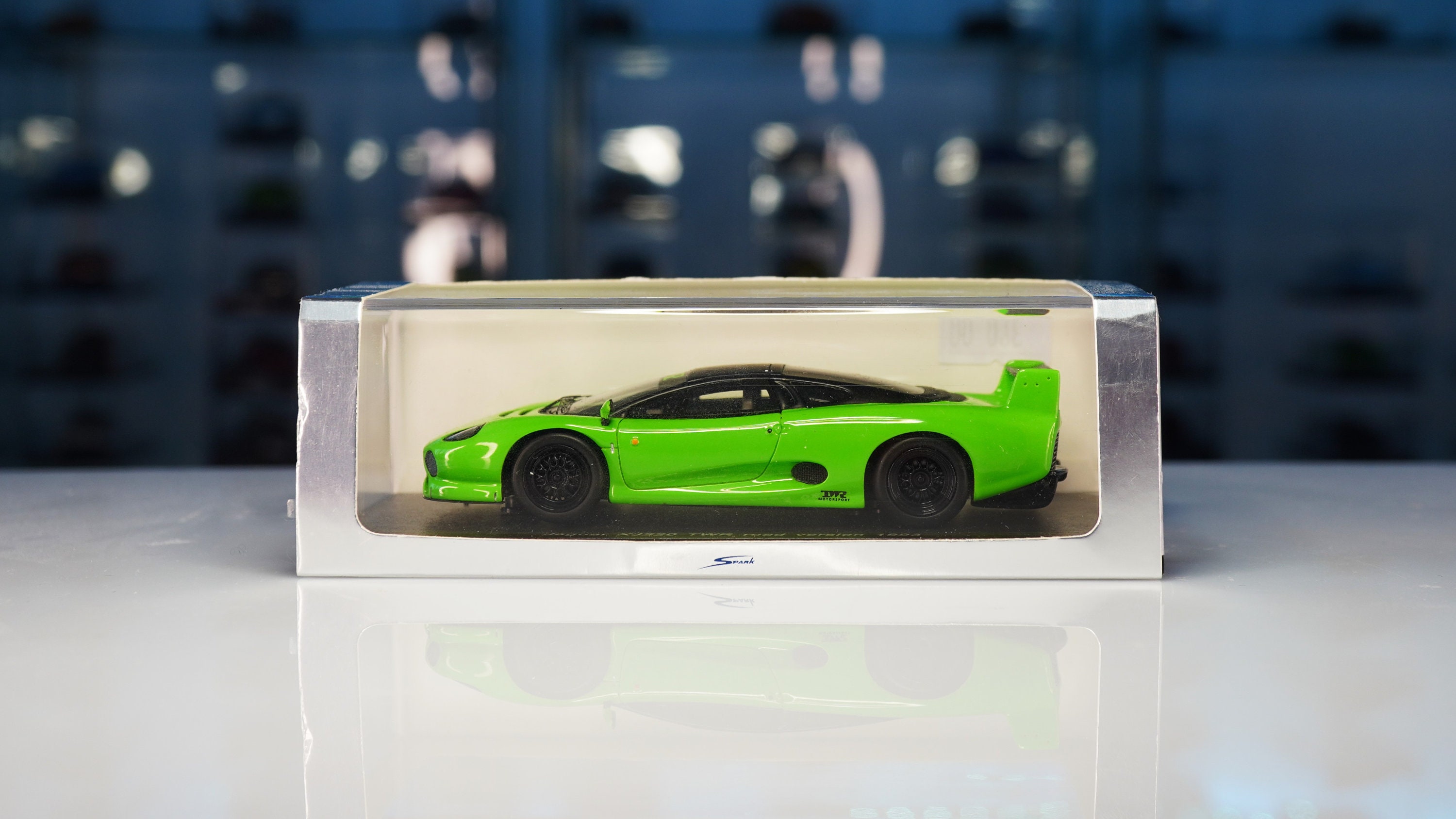 Spark Jaguar XJ220 ミニカー 1/43 Jaguar XJ220 TWR Road Version - Spark 1:43 - Etsy