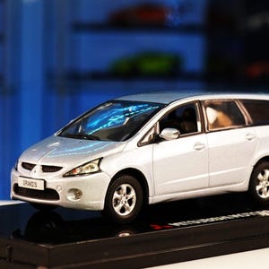 Mitsubishi Grandis - Vitesse 1/43