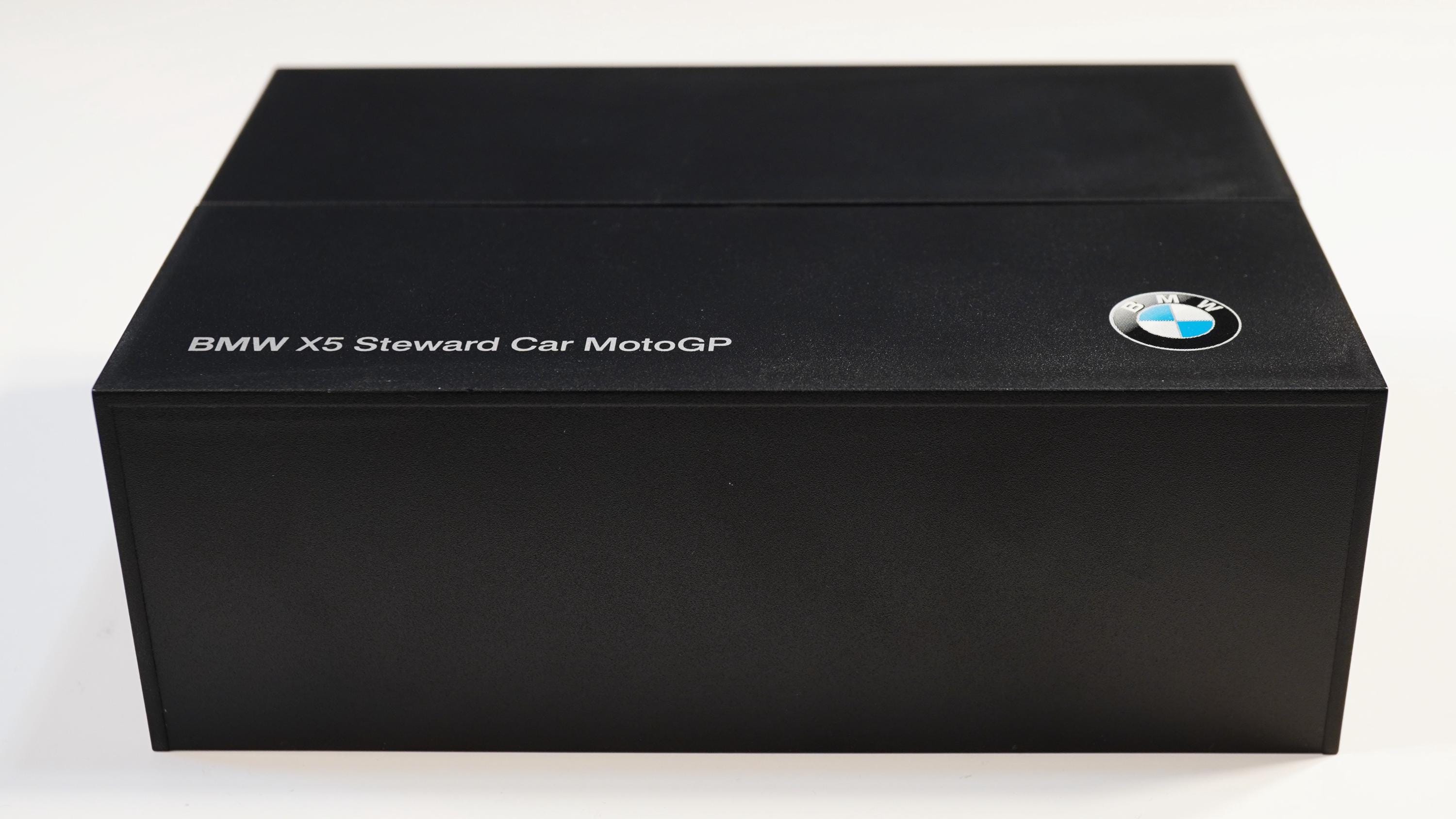 ディーラー特注 ミニチャンプス X5 Steward Car MotoGP ディーラー特注 ミニチャンプス X5 Steward Car MotoGP BMW X5 E53