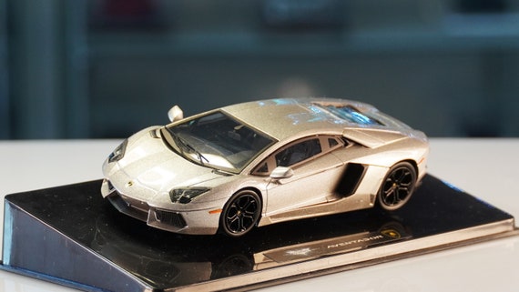 Lamborghini Aventador LP 700-4 - Dark Knight Hot Wheels Elite 1:43