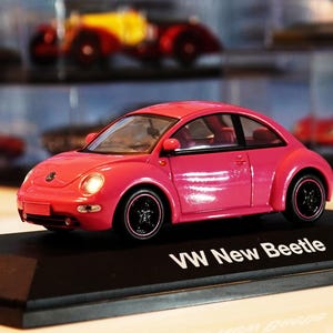Volkswagen New Beetle &quot;Think Pink&quot; - Schuco 1/43