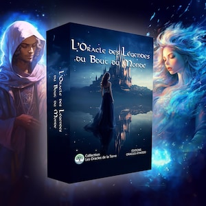 Op de afbeelding: Een boxed oracle deck getiteld "L'Oracle des Légendes du Bout du Monde" toont een fantasie-illustratie van een vrouw in een lange jurk voor een kasteel. De doos is donkerblauw met witte tekst en een logo. Het kunstwerk bevat een mystieke vrouw met blauw haar.