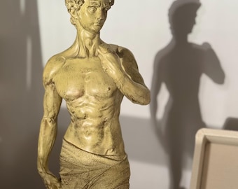 RARA statua in gesso greco-romana ispirata a David, anni '60 - Scultura di metà secolo - Dettaglio serpente - Altezza 20"