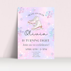 Puede incluir: Una invitación acuarela rosa y morada con copos de nieve y corazones. El texto dice "Skate on Over Olivia cumple ocho años. ¡Únete a nosotros para celebrar! 12 de abril | 14:00-17:00 1 Ice Skate Way Snowville RSVP Kate 000 000 0000".