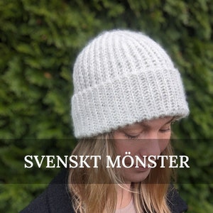Virkmönster resårvirkad mössa i smygmaskor: Hooked Brioche Hat av Hooked by Anna
