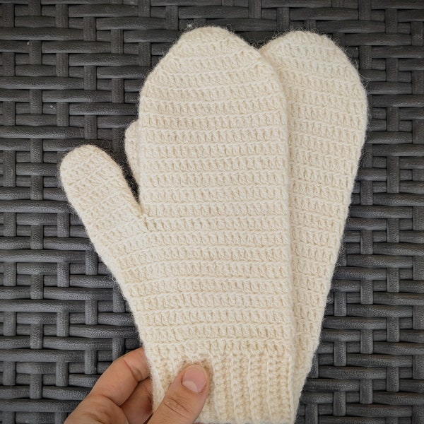 Crochet pattern sport weight wool mittens: Roma mittens by Hooked by Anna
