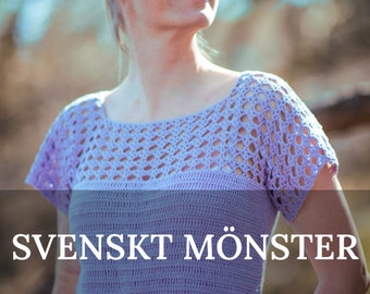 Virkmönster T-shirt / topp i fingering (8/4) garn med hålmönster: Syringa Tee av Hooked by Anna