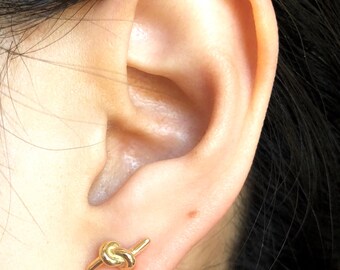 Pendientes de botón con nudo de amor delicado / Plata de ley, vermeil de oro