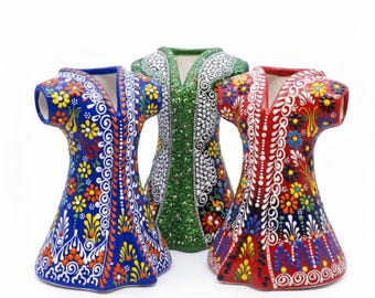 Ceramic Sculpture, Hand-Painted Sultan Costume Decor, 16 x 22 cm