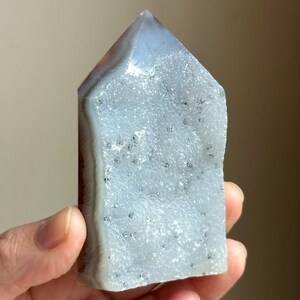 Brazilian High Quality Druzy Agate Tower, Sugar Druzy Agate Tower with Beautiful Banding and Pepper Inclusions, Agate Tower from Brazil