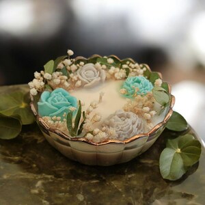 Blauwe bessen muffinkaars | vintage vergulde glazen kom | natuurlijke sojawas | Grasse-geur | gedroogde bloemen | handgemaakte kaars