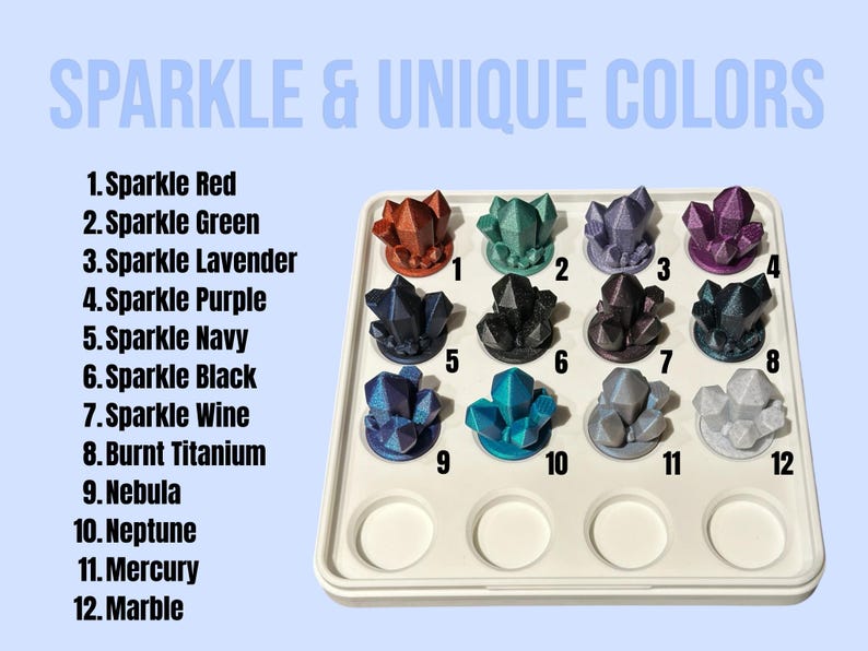 Puede incluir: Una bandeja con doce objetos coloridos en forma de cristal. Los cristales son de varios colores, incluyendo rojo, verde, lavanda, morado, marino, negro, vino, titanio quemado, nebulosa, neptuno, mercurio y m&aacute;rmol. El texto en la parte superior dice "SPARKLE & UNIQUE COLORS."