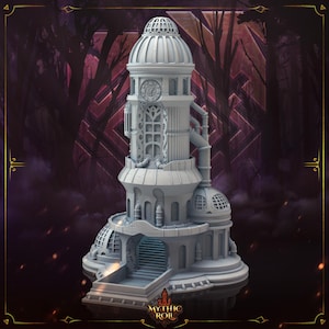 Puede incluir: Una miniatura gris de una torre alta y detallada, impresa en 3D, con un techo abovedado y una esfera de reloj. La torre tiene una serie de ventanas y tuber&iacute;as, y una peque&ntilde;a entrada con escalones que conducen a una plataforma. La miniatura se coloca sobre un fondo oscuro y borroso.