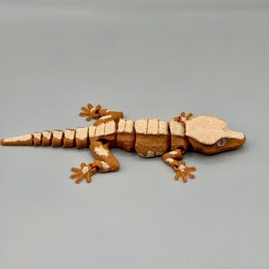 Crested Gecko Flexi Toy, Articulated 3D Printed Lizard Fidget Desk Animal image 5