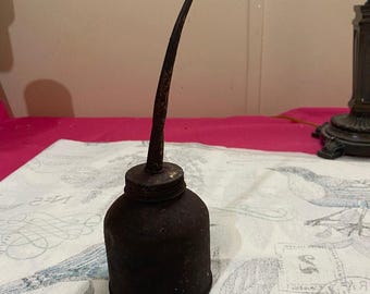 Lata de aceite de águila antigua