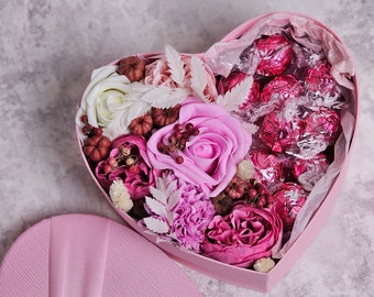 Romantic heart gift for her,Gift set for Mum,Valentines Day Gift,Pamper Hamper,self care box,chocolate bouquet,Lindt chocolate Birthday gift