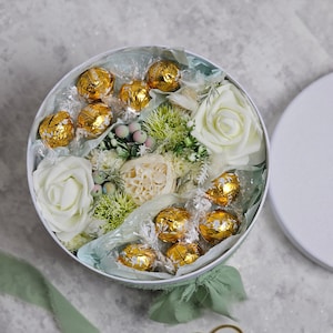 Gift box for mum Valentines Mothers Day Eid Flowers in Box Chocolate Birthday present flower arrangement Decor keepsake bridesmaid favours