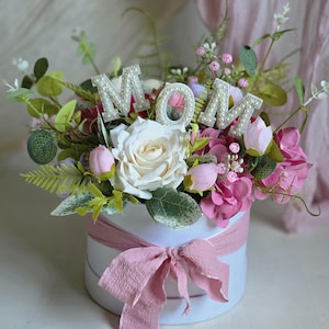 Mom Gift Chocolate Bouquet Arrangement,Pink White Rose Mom Gift Set,Gift Box for Mom,Mom Gift Flowers,Mothers day Gift,Mom Birthday Gift