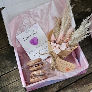 Pamper Hamper,Letterbox Gift for Her,Self Care Giftbox,Birthday Gift Box,Fried Giftbox,Carepackage Gift,Personalised