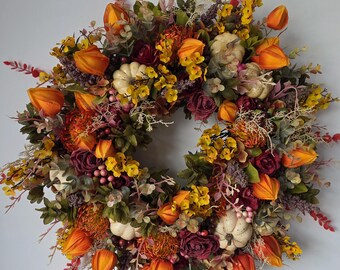 Herfstkrans 55 cm, Pompoenkrans voor de voordeur, Oranje bordeauxrode herfstkrans, Physalis bloemenkrans, Luxe herfstdecoratie voor de deur, Decoratie voor de veranda