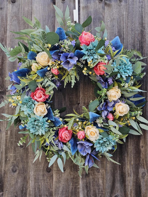 Frühlingskranz für Haustür 55 cm,Extra Großer Türkranz,Sommerkranz, Frühlingskranz mit Rosen,Rosa und Blauer Türkranz,Eukapyptus