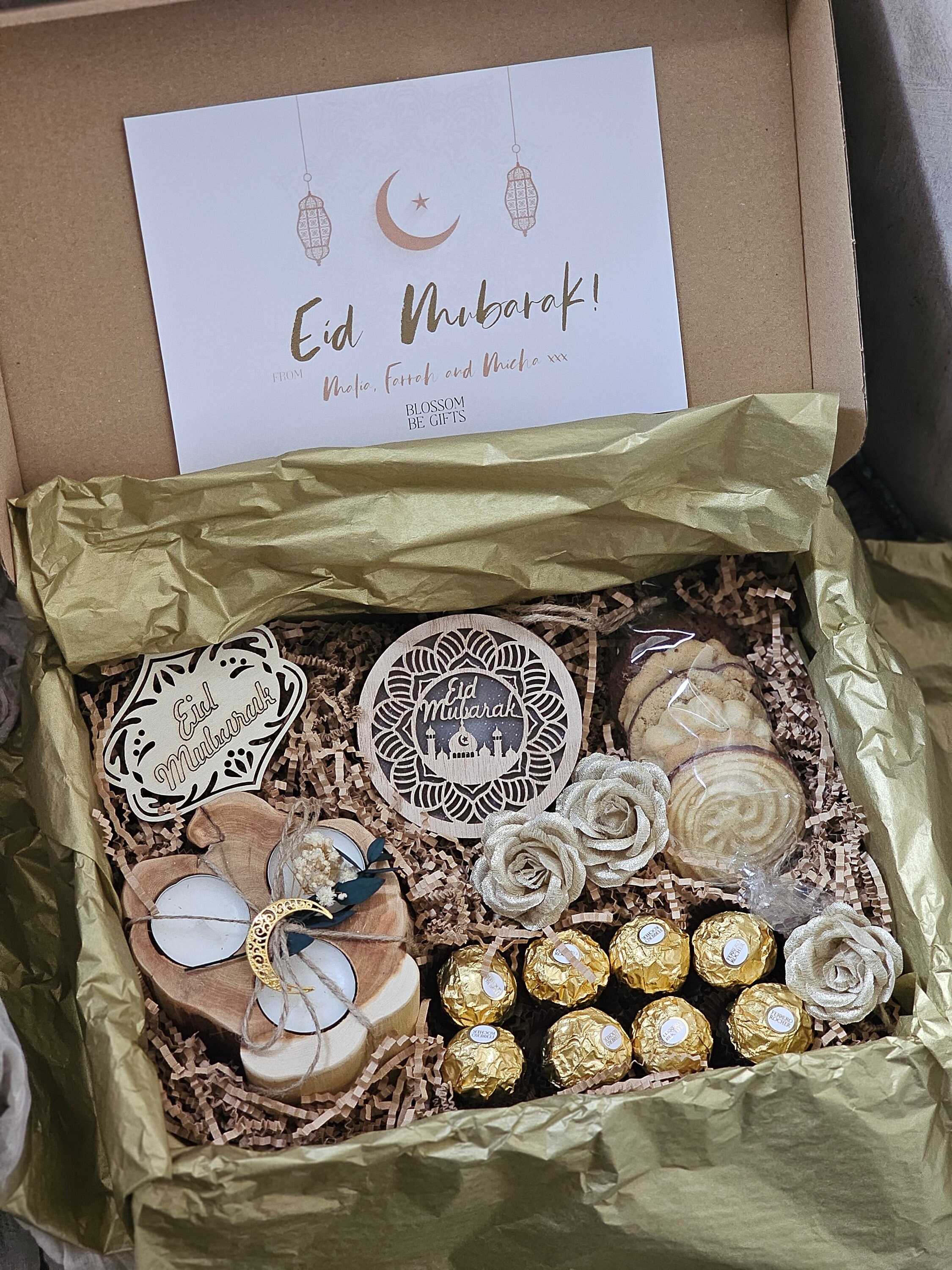 Eid Gift Set,Chocolate Gift Box for Eid,Eid Mubarak Gift Hamper,Eid Al Fitr,Eid Gift Ideas,Ferrero Rocher,Lindt,Macarons,Artificial Flowers