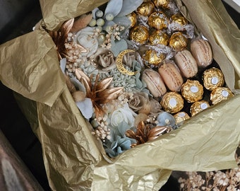 Eid Gift Set,Chocolate Gift Box for Eid,Eid Mubarak Gift Hamper,Eid Al Fitr,Eid Gift Ideas,Ferrero Rocher,Lindt,Macarons,Artificial Flowers