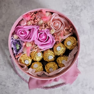 Chocolate Hamper for her,Birthday Flowers in Box,Gift Box roses,Mother Day Gift,Gift set for her,Wedding Anniversary Gift Hamper,Ferrero