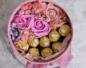 Cesta de chocolate para ella, flores de cumpleaños en caja, caja de regalo de rosas, regalo del Día de la Madre, set de regalo para ella, cesta de regalo de aniversario de boda, Ferrero