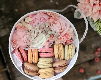 Cumpleaños, aniversario, agradecimiento, caja de regalo con flores artificiales y macarons de lujo, regalo del día de la madre, cumpleaños de mamá, cesta de regalo, regalo dulce