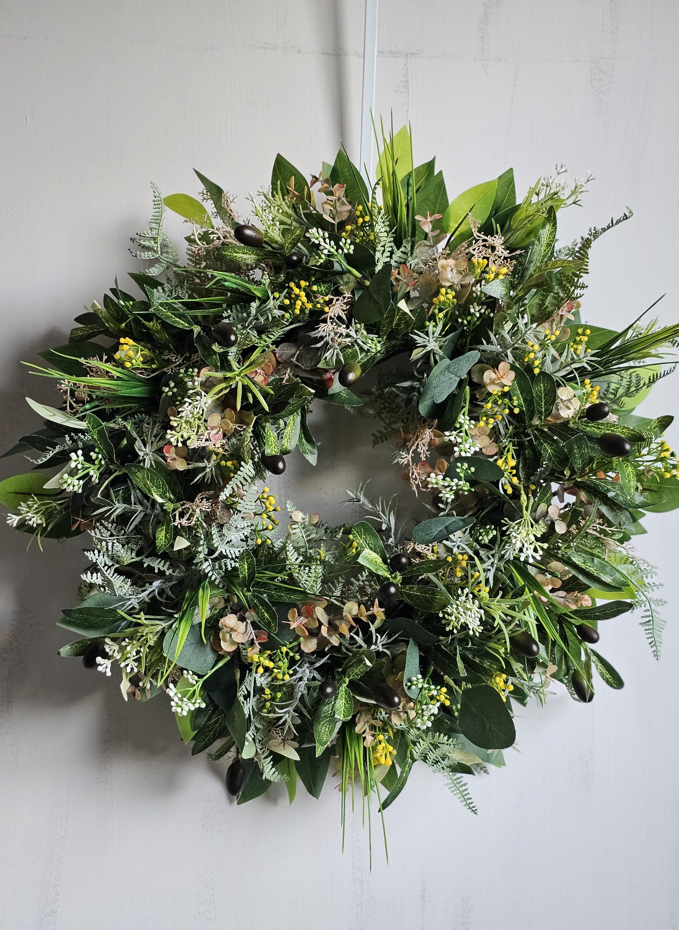 Eucalyptus krans met gips | KRANSEN EN GROENDECORATIES | Home Sweet
