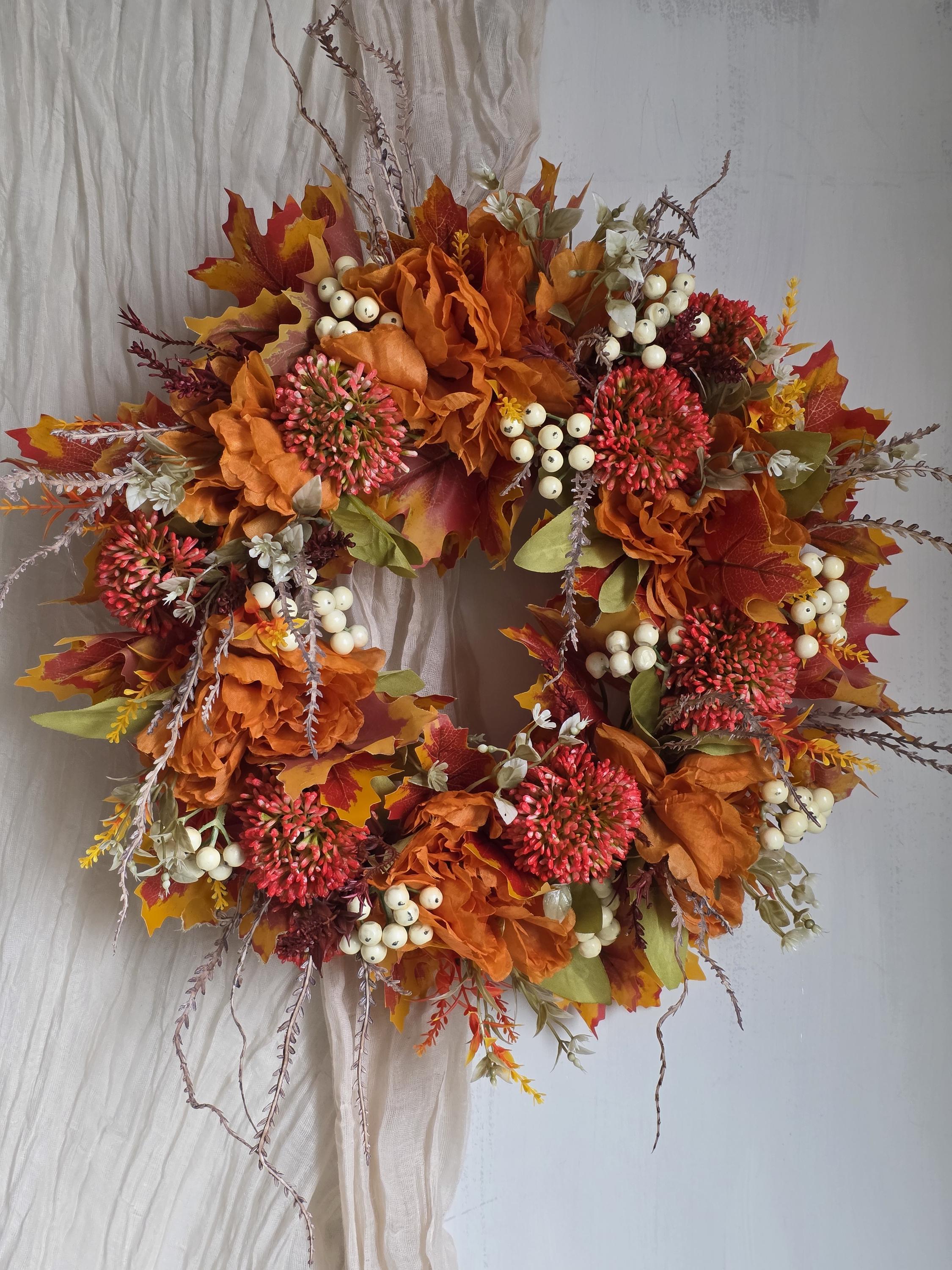 Herbstkranz für Haustür, Herbstlaub, orange roter herbstlicher Kranz, 45 cm rustikaler Herbstkranz für Eingangstür, Herbstdekor, Pfingstrosenkranz