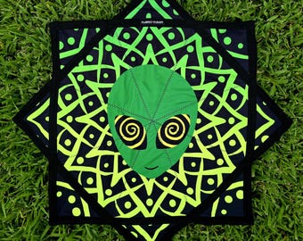 Trippy Alien Flow Star - UV Reactive | Double-Sided | Zig-Zag Stitch - by PLURfect Studios
