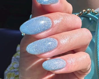 Blå glittermandelpressnaglar: Handgjord glansig cat eye-gel