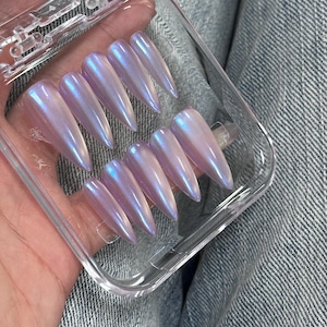 Ongles brillants violets opale à presser Ongles oeil de chat dorés, chrome brillant, amandes