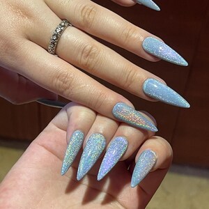 Regenbogen Glitter Katzenauge Gel Press On Nägel: Baby Blaue Spitze Glänzende Stiletto Nägel Bild 4