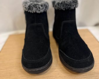 Khombu Iris All-Weather Snow Boots – Women’s Size 9